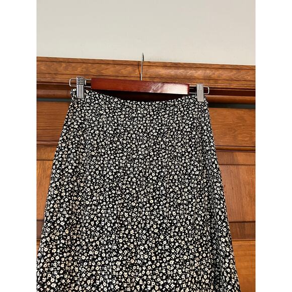 NWT H&M Women's Ditsy Floral Print Crepe Midi Skirt High Slit Black/White Size 2 - Picture 8 of 11